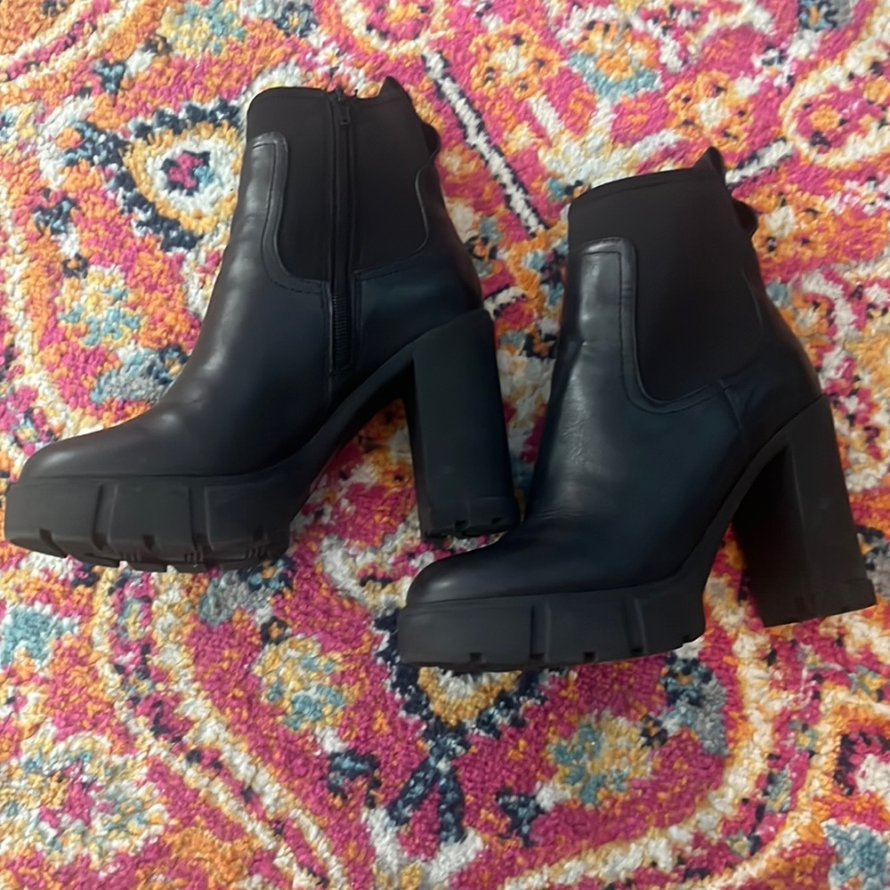 Steve Madden booties w/ faux fur inside